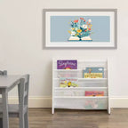 Estantería para libros infantiles Cambridge Collection blanca - Humble Crew: Librería decorativa para niños pequeños, 4 estantes, material MDF