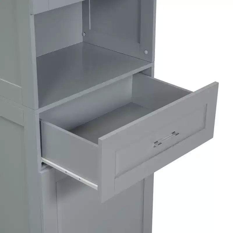 Armario de baño alto con cesto de ropa, gran espacio de almacenamiento, cesto de ropa inclinable y armario superior