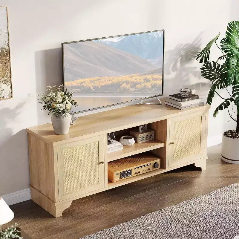 Acekool 61 Mueble para TV estilo rústico para televisores de hasta 65 pulgadas, consola multimedia con puertas de ratán, armarios de almacenamiento y estantes abiertos, centro de entretenimiento