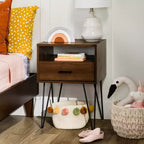 Mesa de noche moderna Amal con un cajón y patas de horquilla