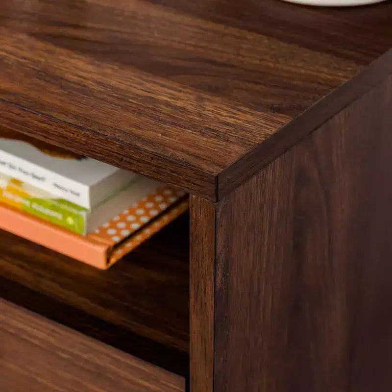 Mesa de noche moderna Amal con un cajón y patas de horquilla