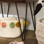 Mesa de noche moderna Amal con un cajón y patas de horquilla